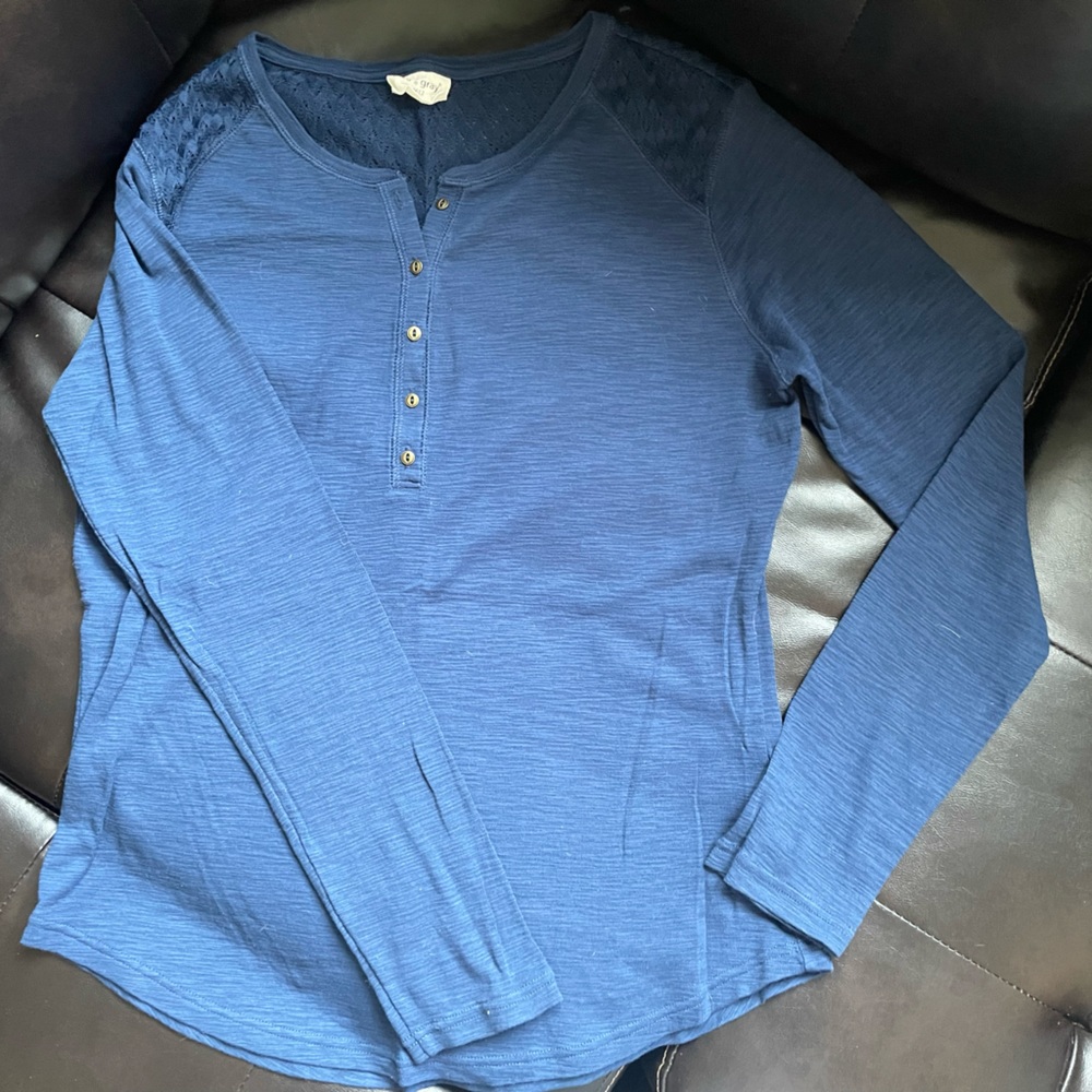 2 Bleu Gray long sleeve tees with lace shoulders